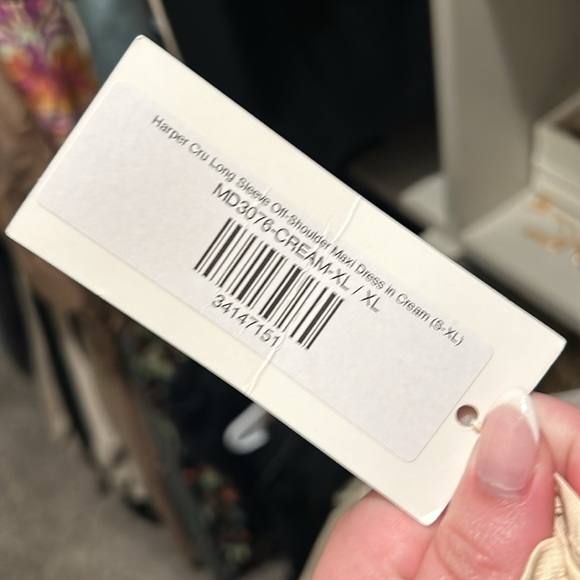 Harper Cru Long Sleeve Off-Shoulder Maxi Dress in Cream XL - Picture 4 of 5